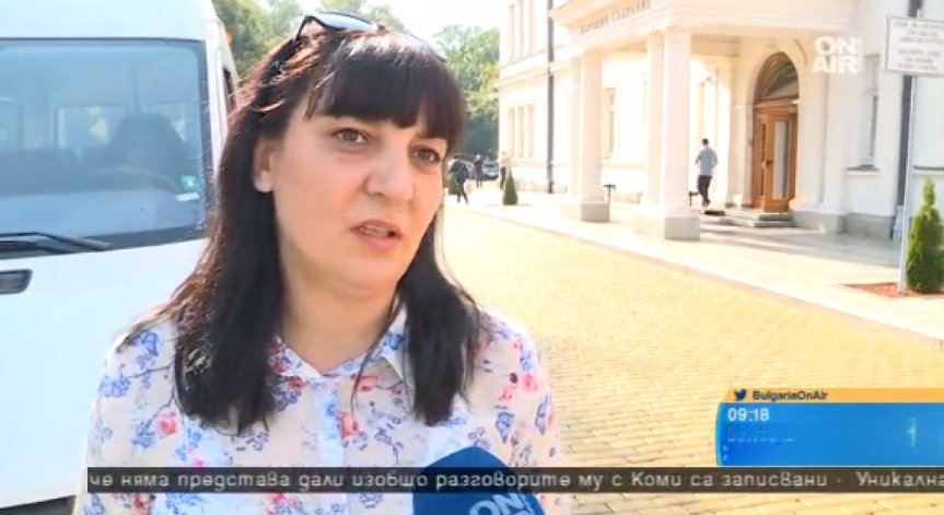 Жители на Перник на протест пред парламента