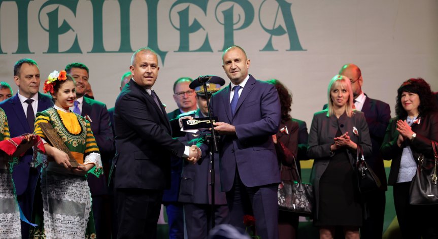 Радев в Пещера: В огромен дълг сме към нашите предци