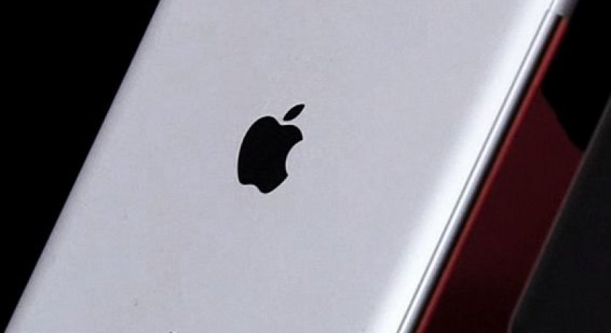 Apple уволни двама висши мениджъри