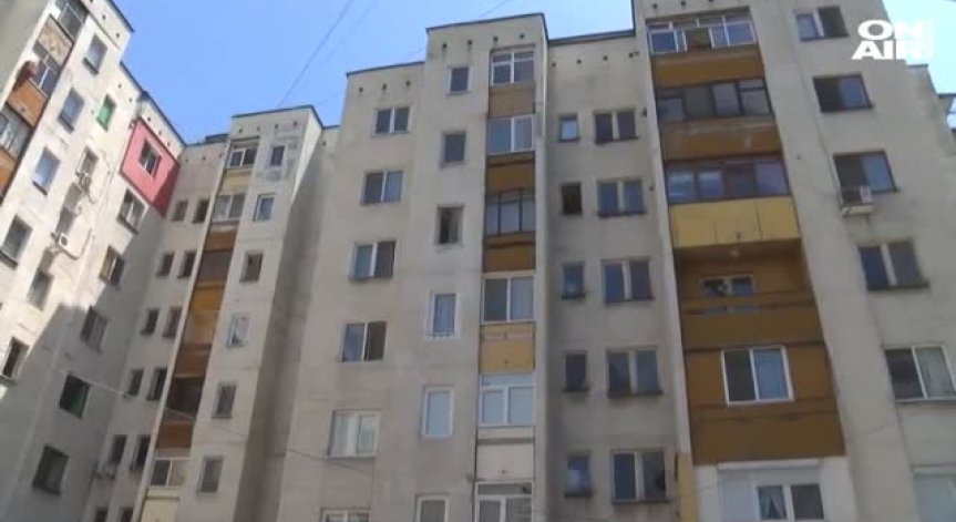 3-годишно останало зад волана на кола и прегазило жена