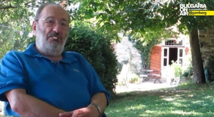 Умберто Еко с роман, посветен на журналистиката