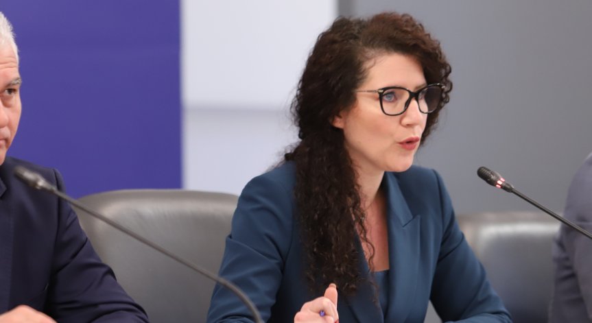 Депутатите изслушват Константинова заради хакерската атака срещу 