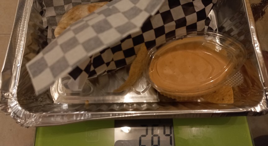 HelpBook: Поръчахме храна от столичен ресторант, порциите бяха двойно по-малки