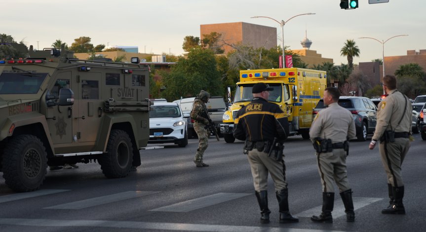 Най-малко трима са убитите при стрелбата в кампус в Лас Вегас 