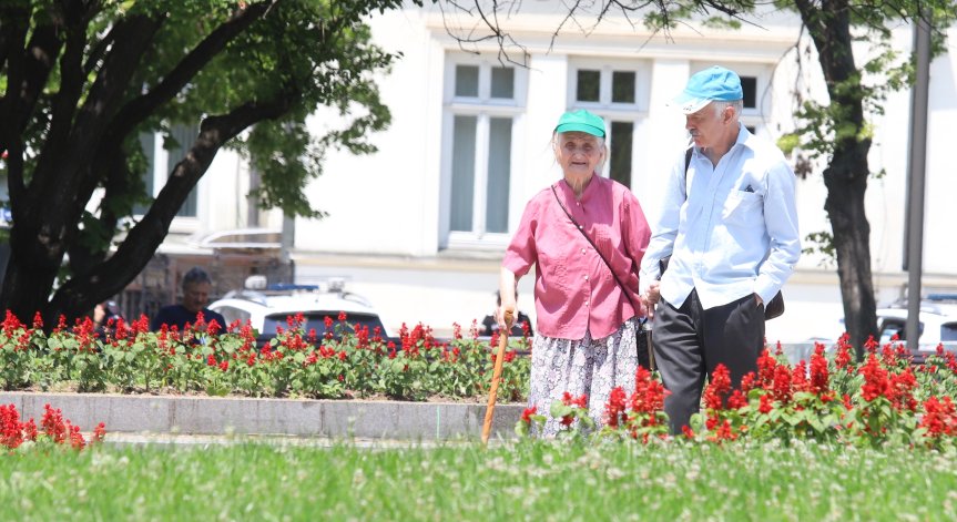 Всяка трета жена взима минимална пенсия от 580 лв.