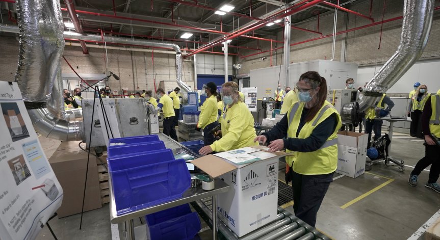 Рекорден брой починали в САЩ, започва ваксинирането срещу Ковид-19