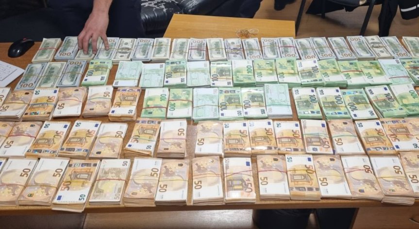 Обвиниха шофьор, опитал да изнесе валута за 1,5 млн. лв.