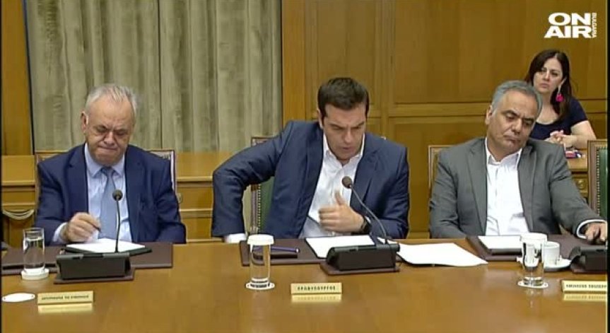 Ципрас разнообрази кабинета си: Рокади преди избори