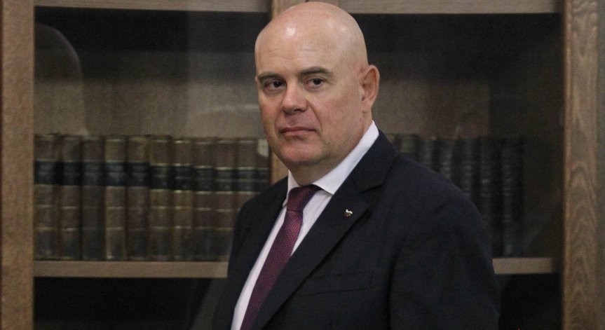 Гешев: Таксиметровият шофьор е поредната жертва на войната на политици срещу прокуратурата