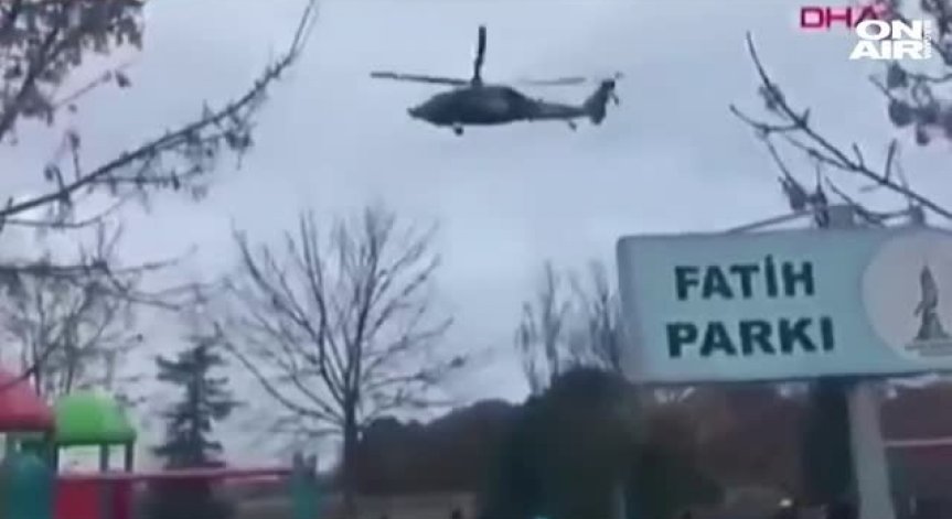 Военен хеликоптер се разби в жилищен квартал в Истанбул