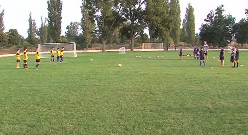 Деца-футболисти в Пазарджик останаха без терен - последва протест