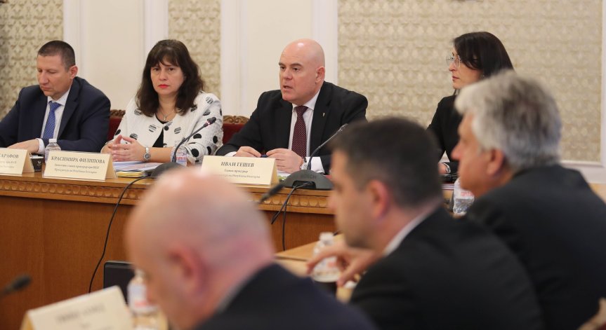 Депутатите ще гласуват да има ли механизъм за проверка на главния прокурор