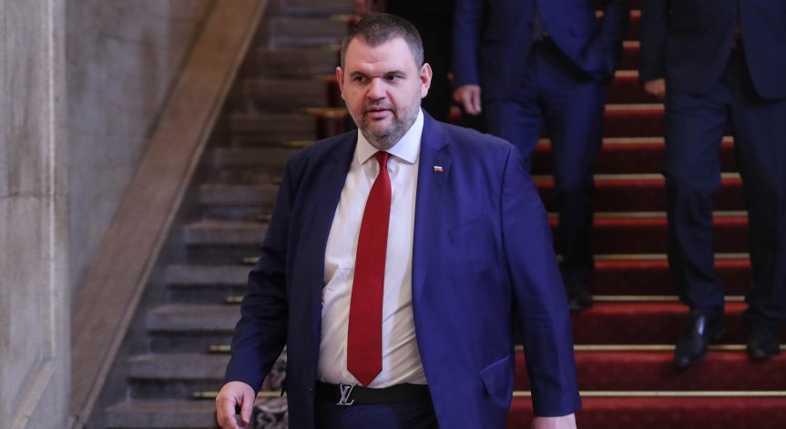 Пеевски поздрави ромите за празника: Неизменна част са от националната ни история