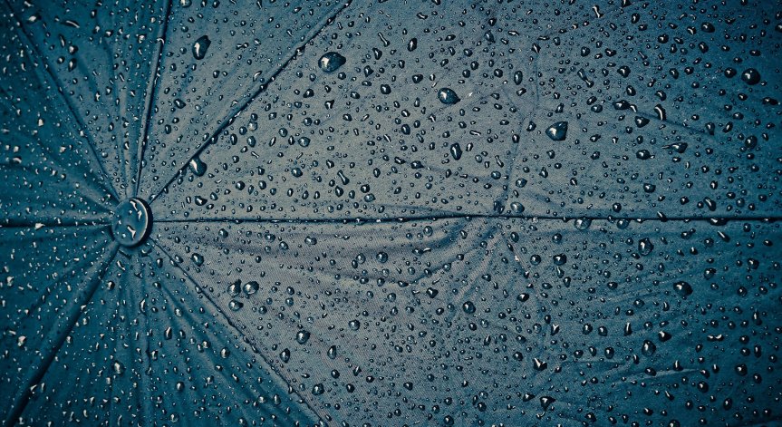 Опасно време: Жълт и оранжев код за дъжд и силен вятър в 20 области