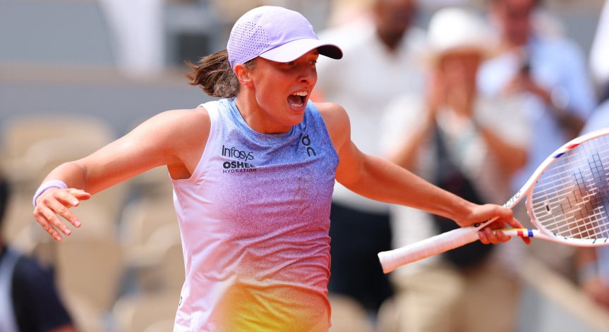 Швьонтек надделя с 1:6, 6:3, 7:5.