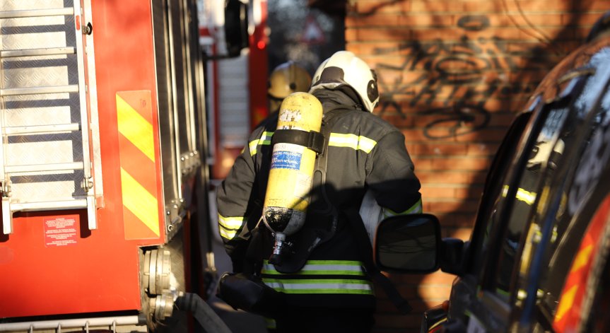 Пожар изпепели къща във Вършец