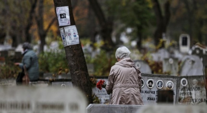 Голяма Задушница е, прави се помен на мъртвите