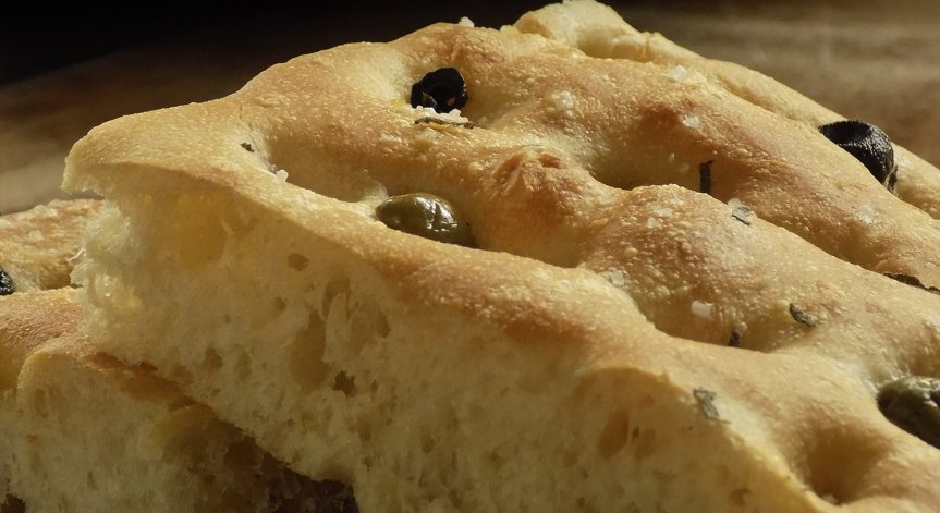 За трапезата на Андреевден: Царевични хлебчета с маслини