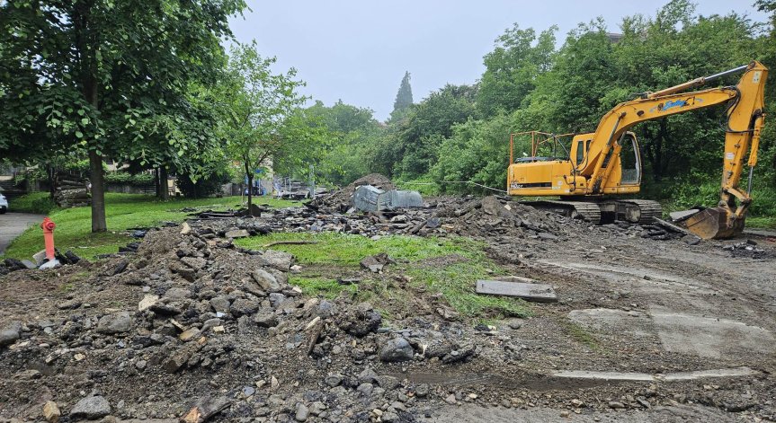 Спорове в НС: Военните в Берковица не чистели, а пиели кафе и пушили цигари