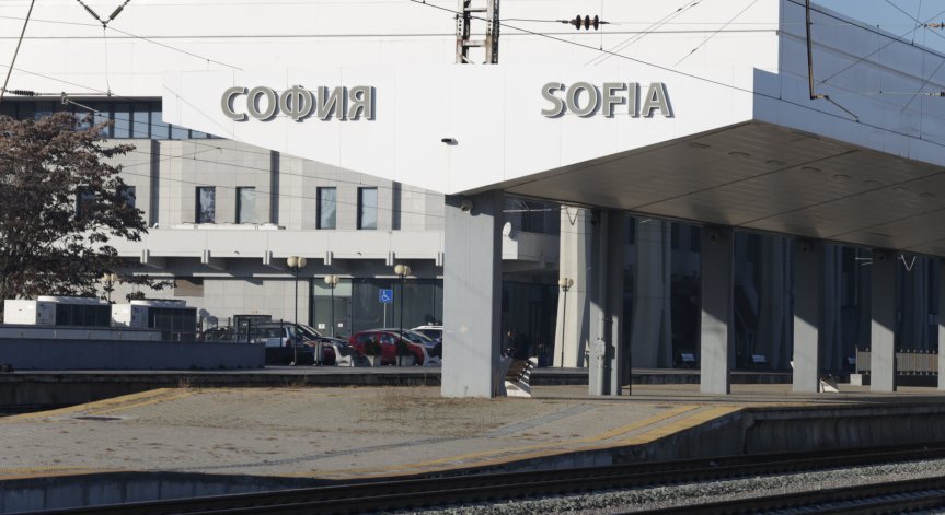 Възстановяват движението на Централна гара до края на деня