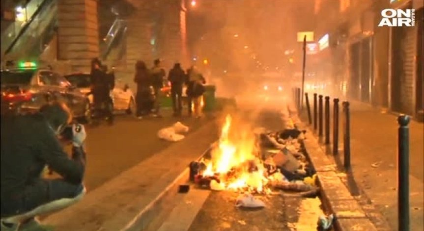 Безредици в Париж - запалени коли и камъни по полицията