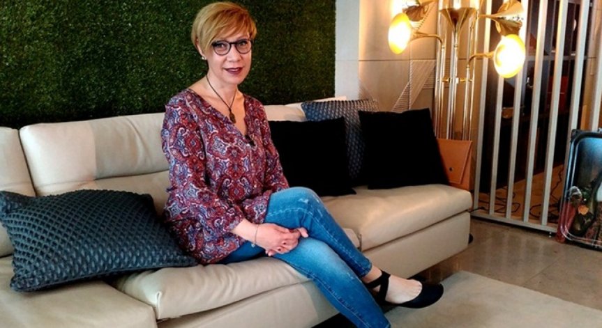 Лара Златарева 