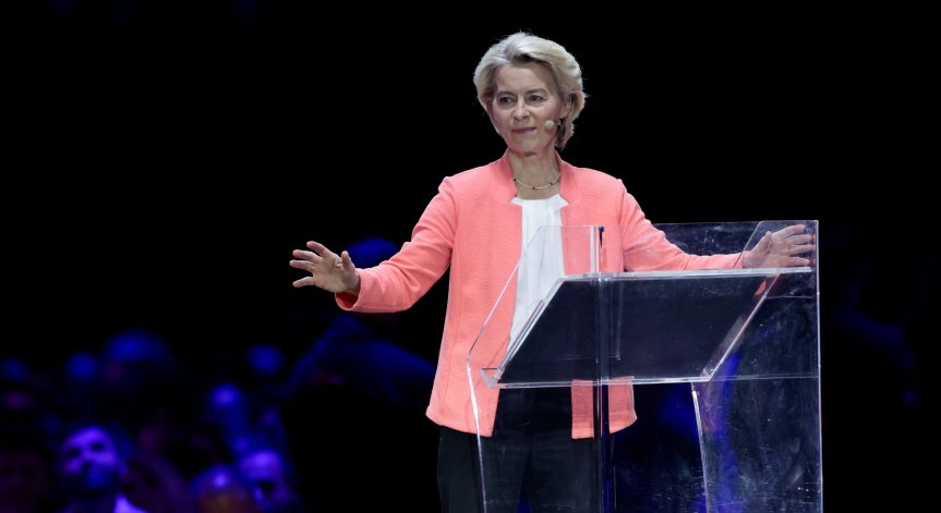Урсула фон дер Лайен оцеля след двата вота на недоверие