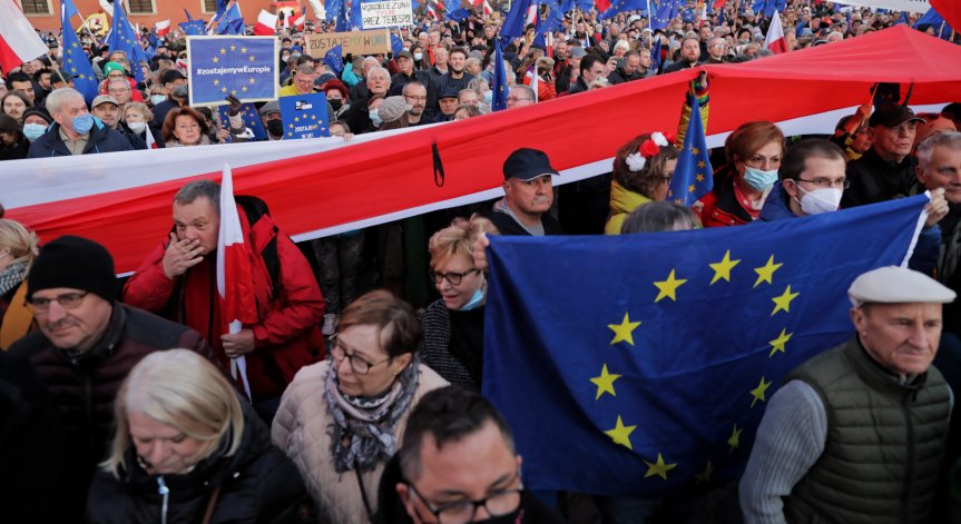 Масови демонстрации в Полша в подкрепа на членство на страната в ЕС