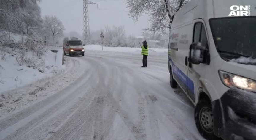 Усложнена обстановка в Смолянско, два язовира преливат