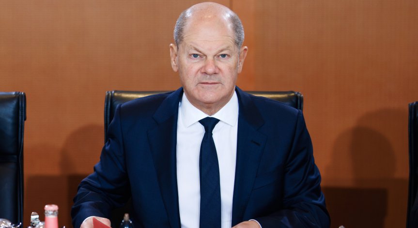 Шолц: Украйна воюва с всички сили, но помощта ни не е достатъчна