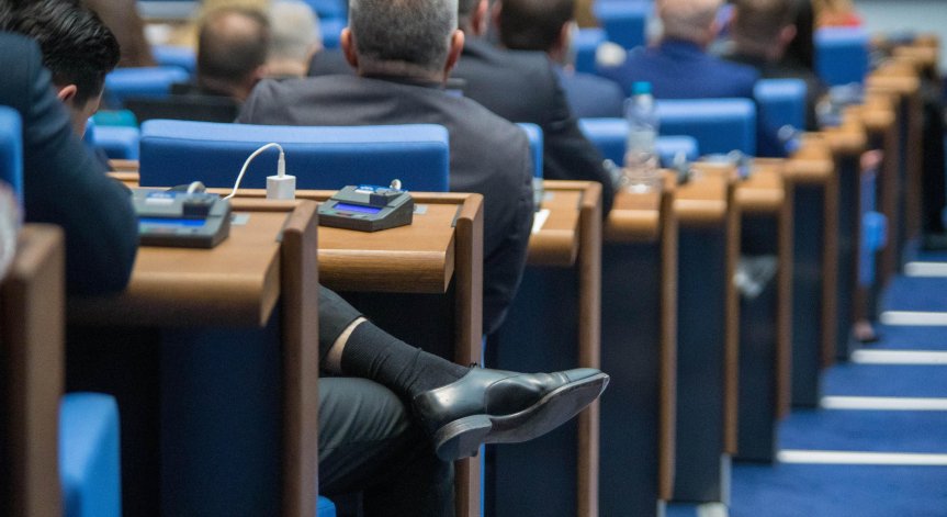 Депутатите ще гласуват четвъртия вот на недоверие