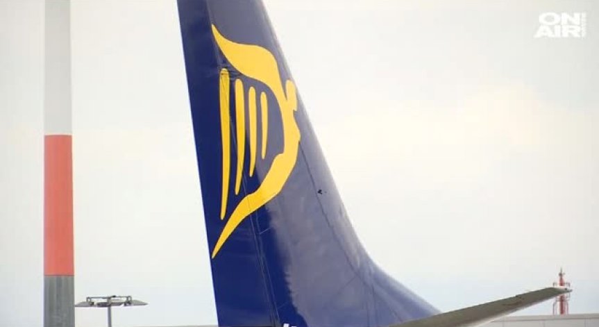 Ryanair уволни шестима стюарди заради фалшива 
