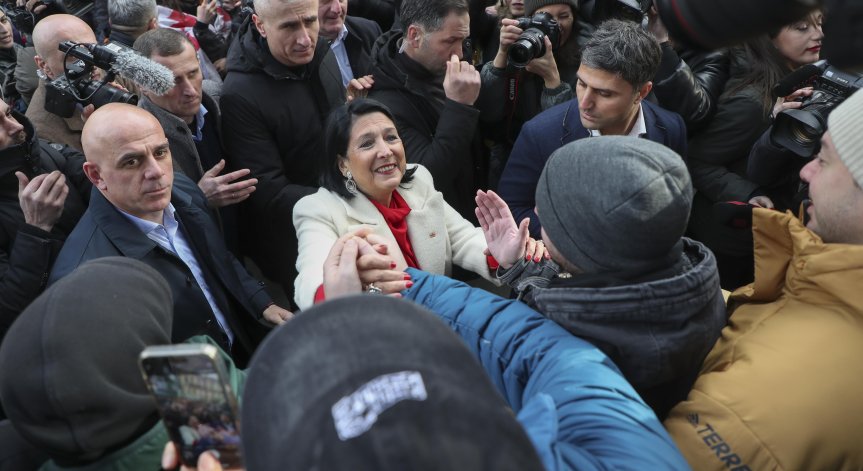 Михаил Кавелашвили положи клетва на фона на политическа криза=