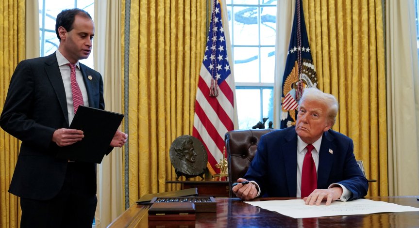 Доналд Тръмп подписа указ за строги мита върху вноса от Канада, Мексико и Китай