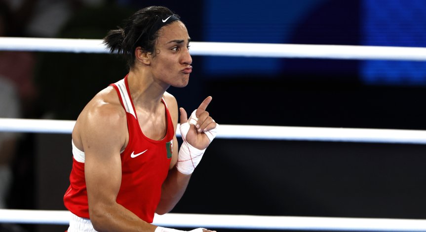 Хелиф празнува подобаващо титлата си.