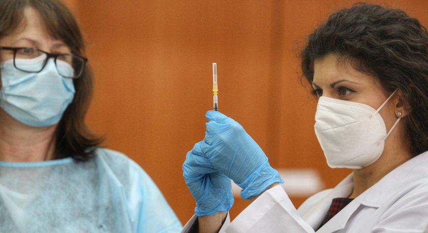 121 заразени с коронавирус и едва 7 ваксинирани за денонощието