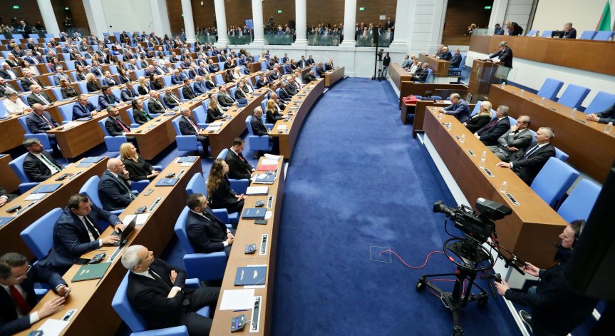 Депутатите гласуват бюджетите на ДОО и НЗОК на първо четене в зала