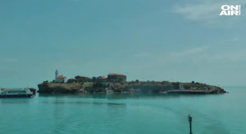 Евакуираха учебно бургаския остров 