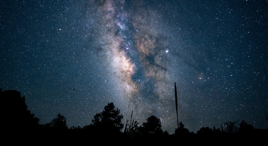 Звездите пулсират заради процеси, протичащи във вътрешността им.