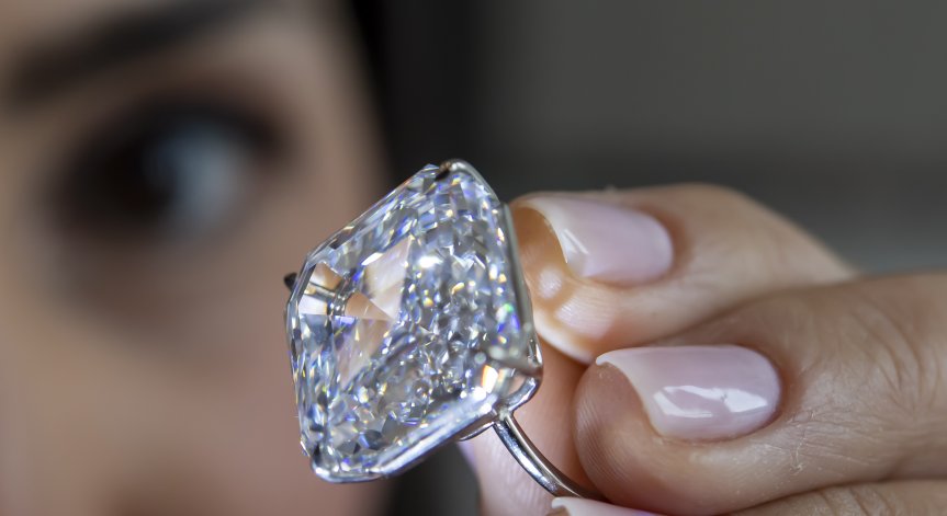 Най-големият диамант в историята беше продаден на търг за $14 млн.