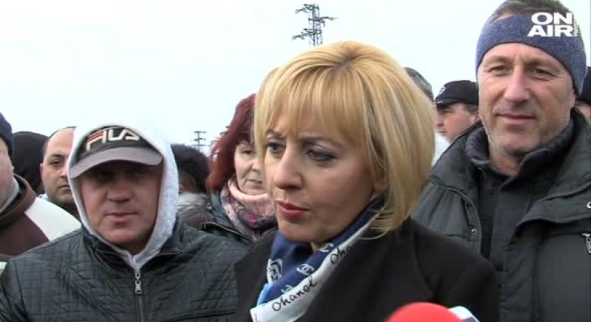 Мая Манолова застана зад протестиращите миньори от Бобов дол