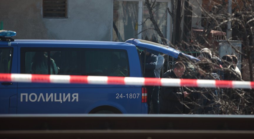 Водещата версия за трагедията в Исперих: Бащата убил дъщерите си с нож преди дни