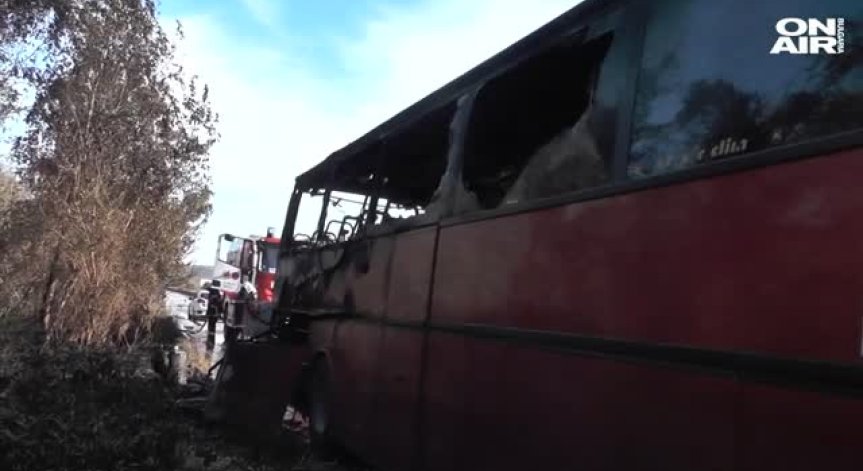 Автобус се запали на главен път Е-79
