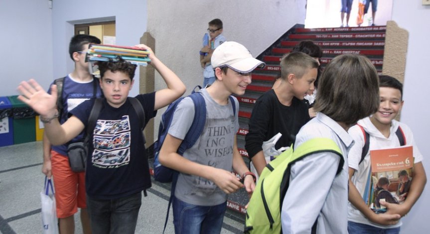 Порязаха учениците в Стара Загора: Епидемията продължава, грипната ваканция - не