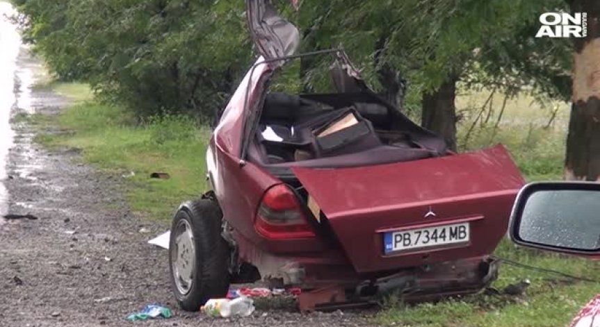 Млада жена загина след зверска катастрофа в дърво