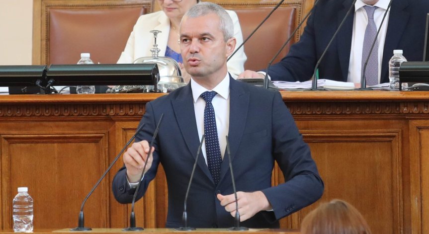 Костадинов: Пеевски управлява държавата, унизително е