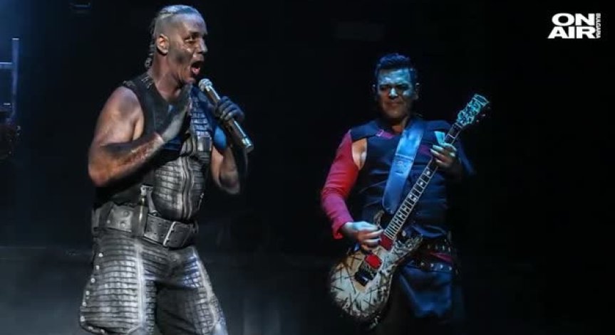 Провокация: Китаристите на Rammstein се целунаха на сцената (видео)