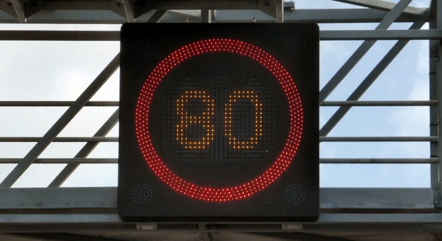 Лудост: Джигит лети с 280 км/ч по Околовръстното в София