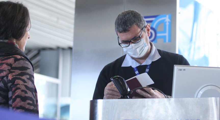 Удължиха с 6 месеца валидността на личните карти и паспортите