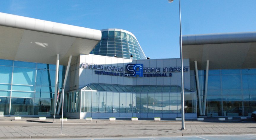 Хванаха бежанец с €27 760 в ръчния багаж на Терминал 2